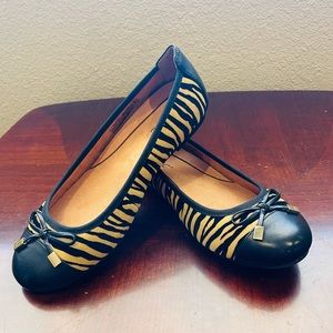 NEW Vionic Spark Minna Tan & Black Suede Tiger    Print Ballet Flat Size 8